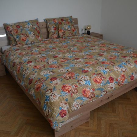 Vila Hisa V Travniku Smartno Exteriér fotografie