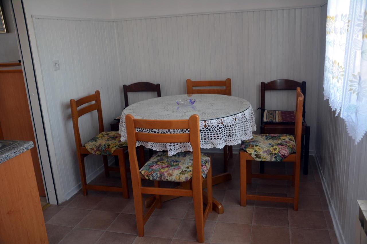 Vila Hisa V Travniku Smartno Exteriér fotografie