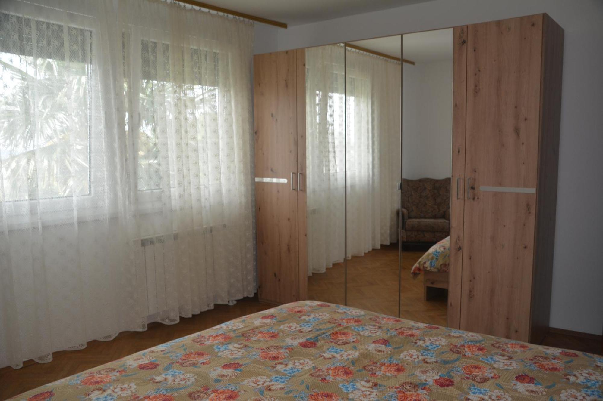Vila Hisa V Travniku Smartno Exteriér fotografie